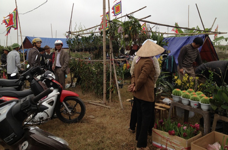 Chợ Viềng dường như được họp sớm hơn.