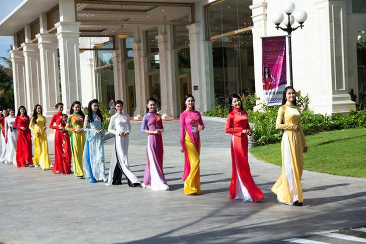 Xem 38 thí sinh Hoa hậu VN múa võ, chơi đàn 12