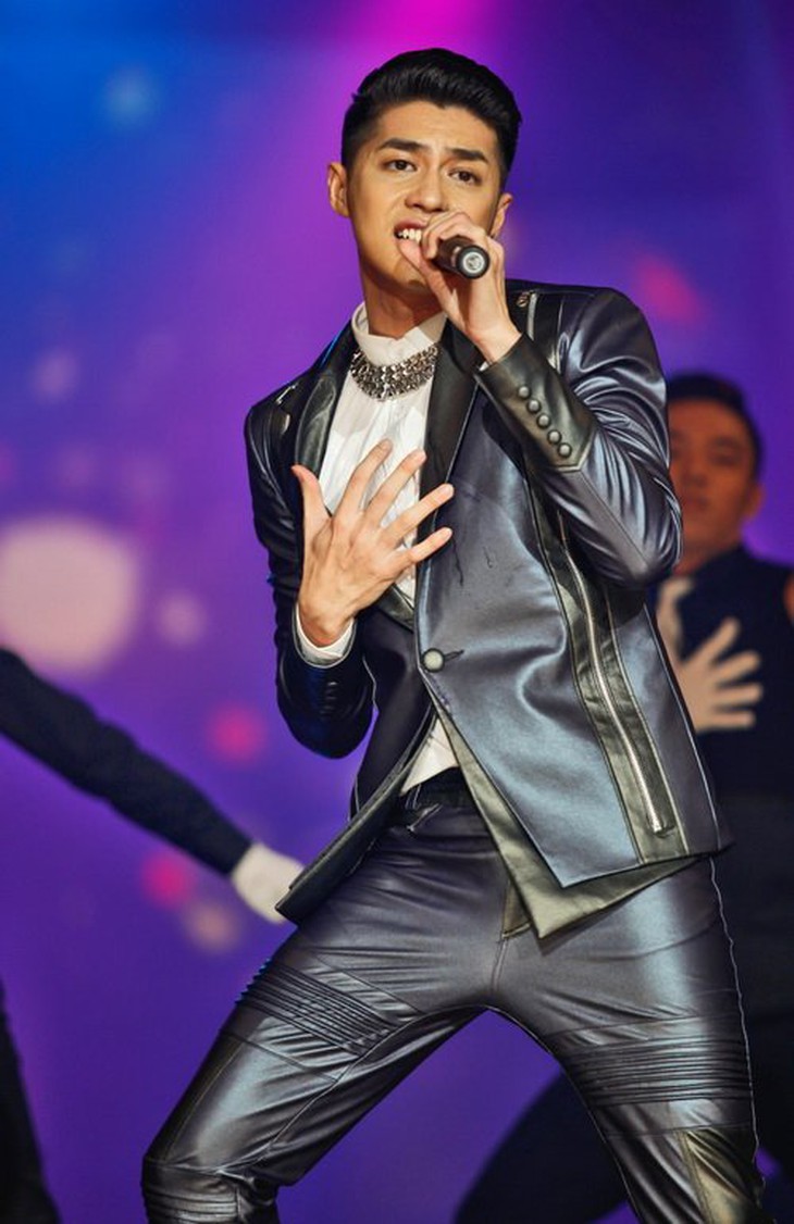 Minh Hằng lấy thời trang 