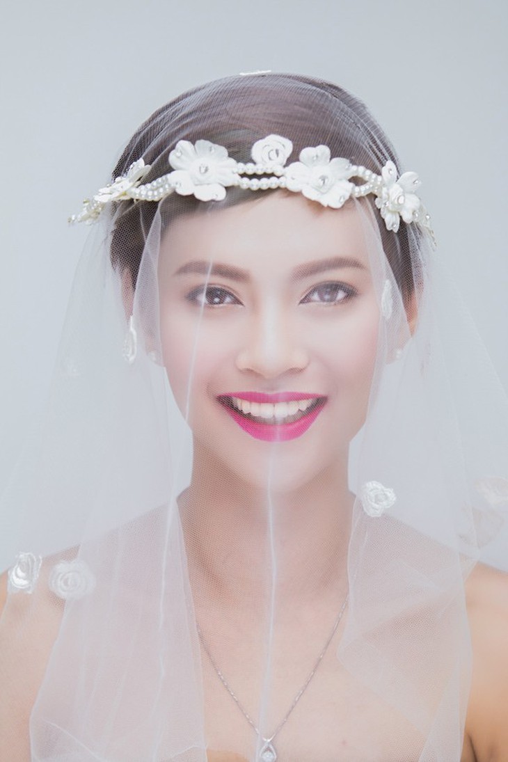 3 kiểu tóc dịu dàng mà vẫn đẹp khó cưỡng cho cô dâu tóc ngắn 13