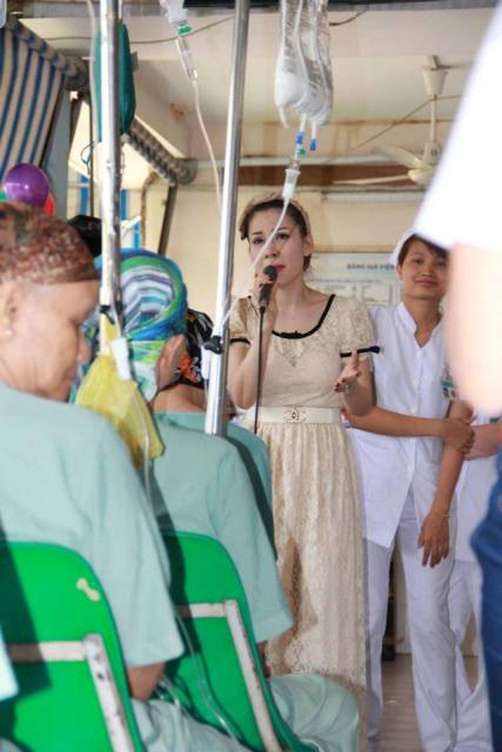 "Mang âm nhạc đến bệnh viện" là liều thuốc tinh thần cho các bệnh nhân.