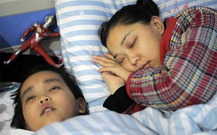 Tiếc thương bé 7 tuổi chọn chết để cứu mẹ