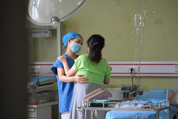 Rõ từng centimet ca sinh mổ của thai phụ 9x