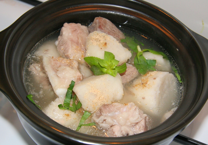 Canh khoai sọ rất tốt cho người bị suy nhược, yếu sức, kém ăn...
