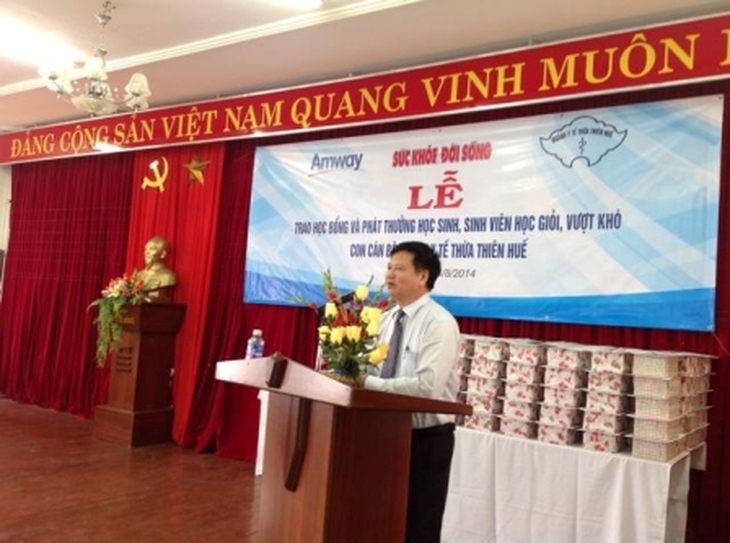 Phó Chủ tịch UBND tỉnh Thừa Thiên Huế trân trọng cảm ơn tình cảm của Báo SK& ĐS cùng nhà tài trợ Tập đoàn Amway