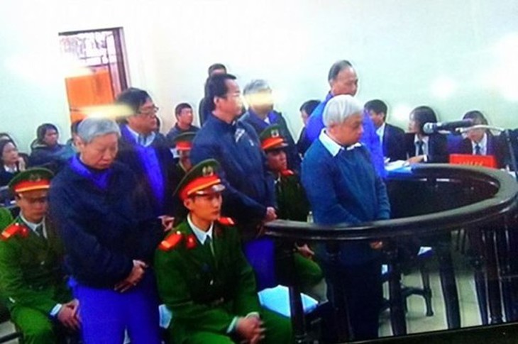 Bầu Kiên phát biểu tại toà sáng 8-12. Ảnh chụp qua màn hình