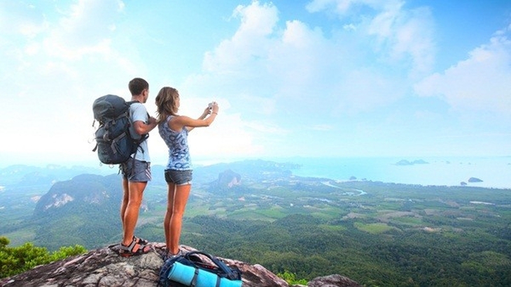 Những chuyến đi dù ngắn, dù dài đều có thể cung cấp rất nhiều năng lượng cho các cặp vợ chồng (Ảnh minh họa)
