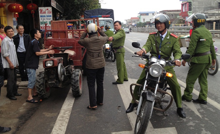 Chợ Viềng họp... sớm!
