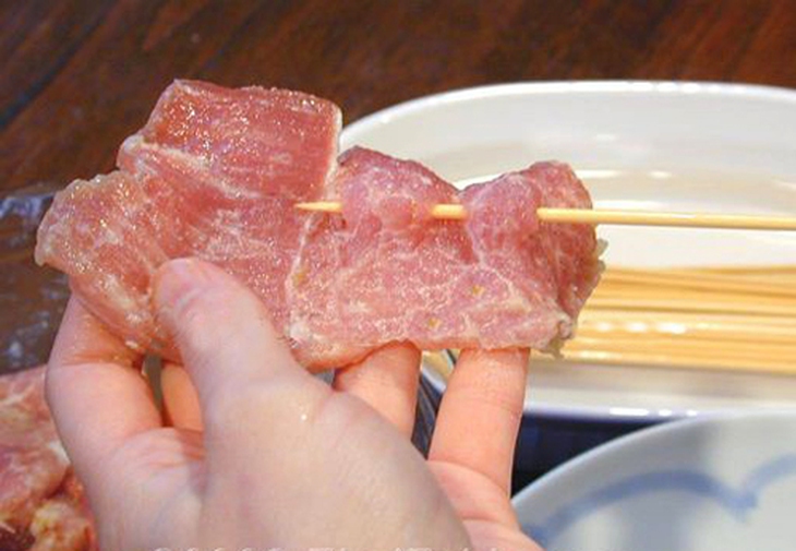 Cảnh báo: Cả que xiên thịt nướng cũng đẫm hóa chất gây ung thư 2