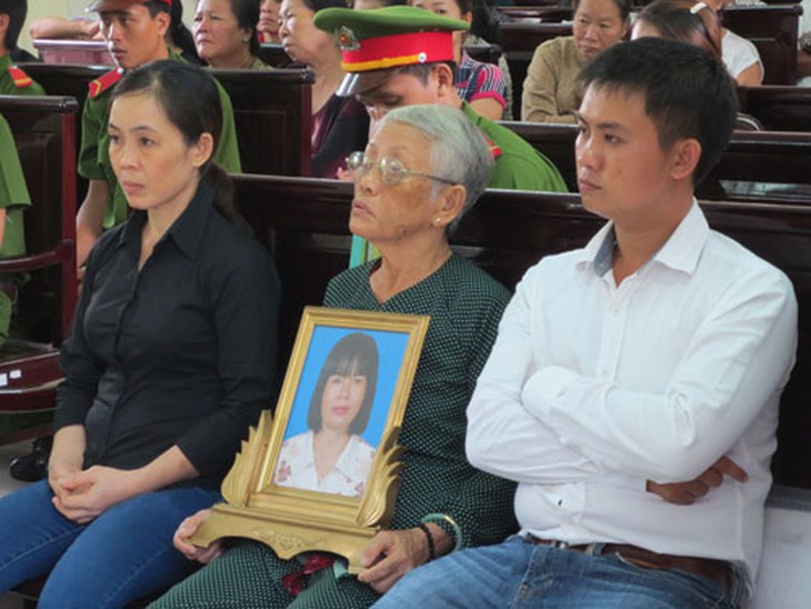 Gia đình nạn nhân