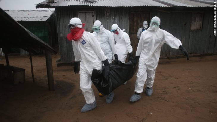Bác sĩ đánh bại tử thần sau khi nhiễm virus Ebola