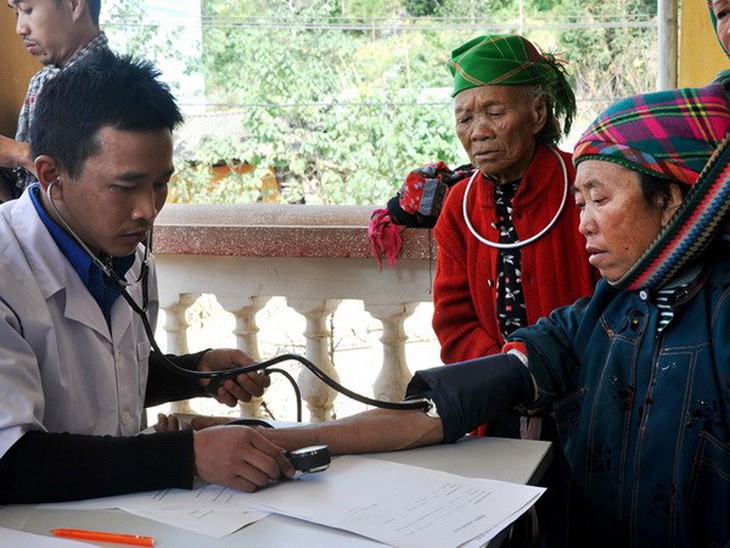Điều hòa thu nhập là biện pháp để “giữ chân” các bác sỹ vùng sâu vùng xa. (Ảnh: Thùy Giang/Vietnam )