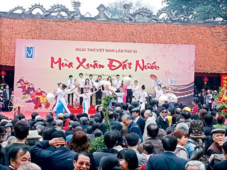Ngày thơ Việt Nam ngày càng thu hút được sự quan tâm của nhiều bạn trẻ.