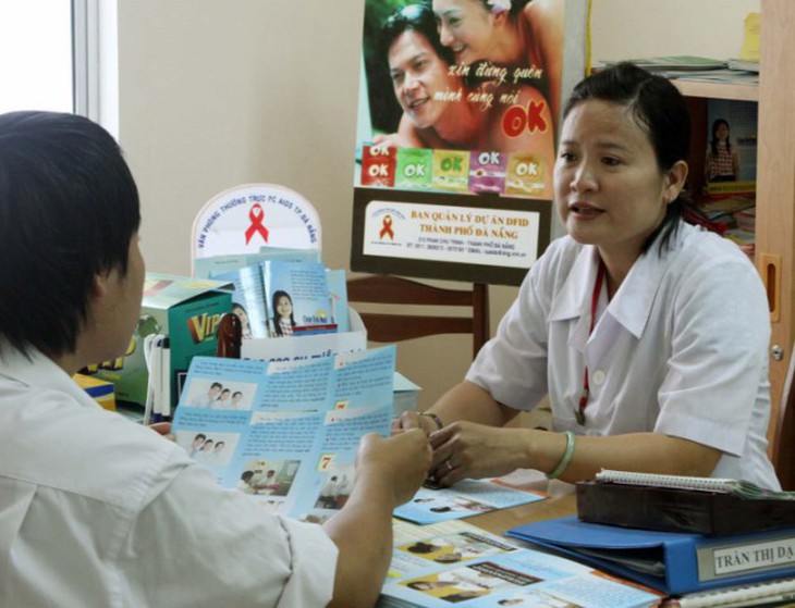 Tư vấn cho phụ nữ mang thai nhiễm HIV.