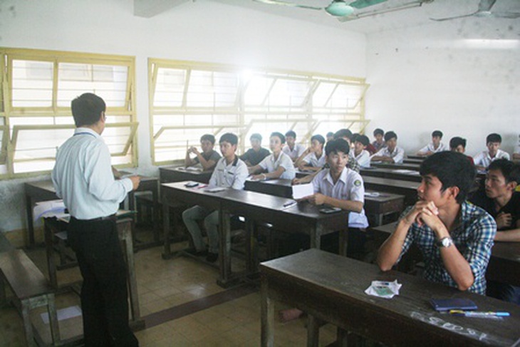 (Thí sinh dự thi vào Đại học Huế sáng 4/7. (Ảnh: Đại Dương)