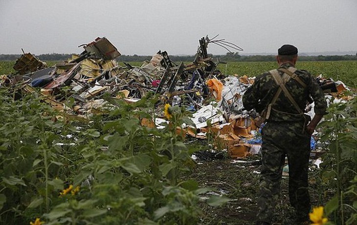 Phẫn nộ với người khoe đồ ăn cướp từ thi thể nạn nhân MH17