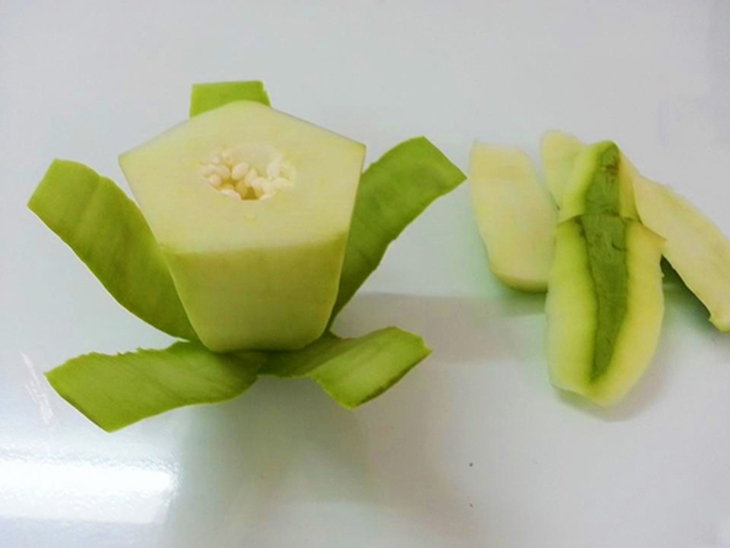 Tự tay tỉa hoa hồng siêu đẹp từ quả đu đủ - 3