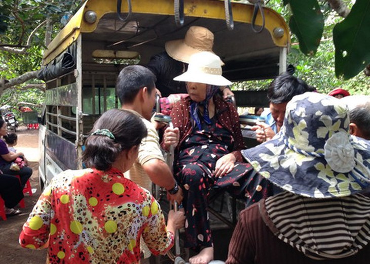 9 tuổi, thần y, sờ và vuốt, Đồng Nai, mê tín, phản khoa học, chữa bệnh