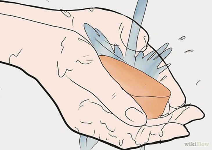 Rửa tay sạch với xà phòng