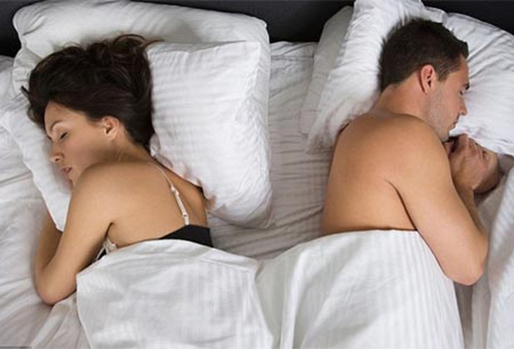 Tư thế ngủ tiết lộ quan hệ vợ chồng 3