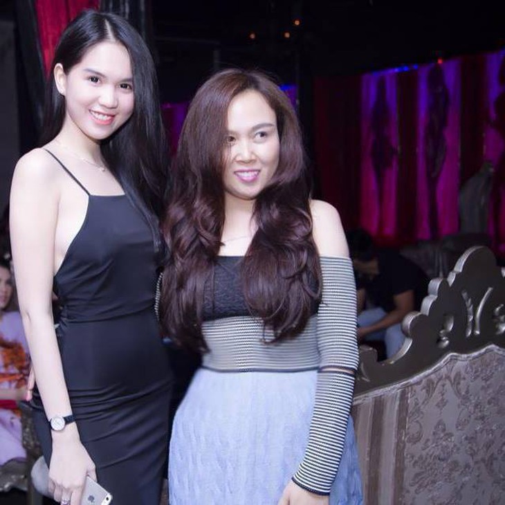 Phượng Chanel với gu thời trang tinh tế khi xuất hiện cùng Ngọc Trinh.