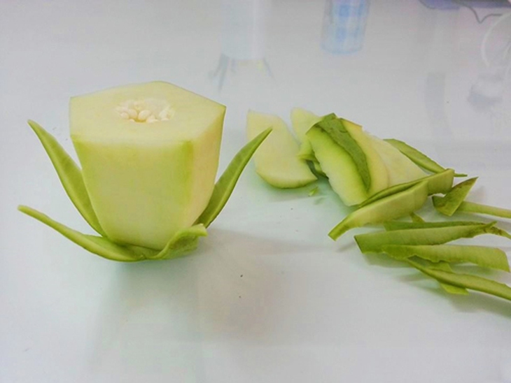 Tự tay tỉa hoa hồng siêu đẹp từ quả đu đủ - 4