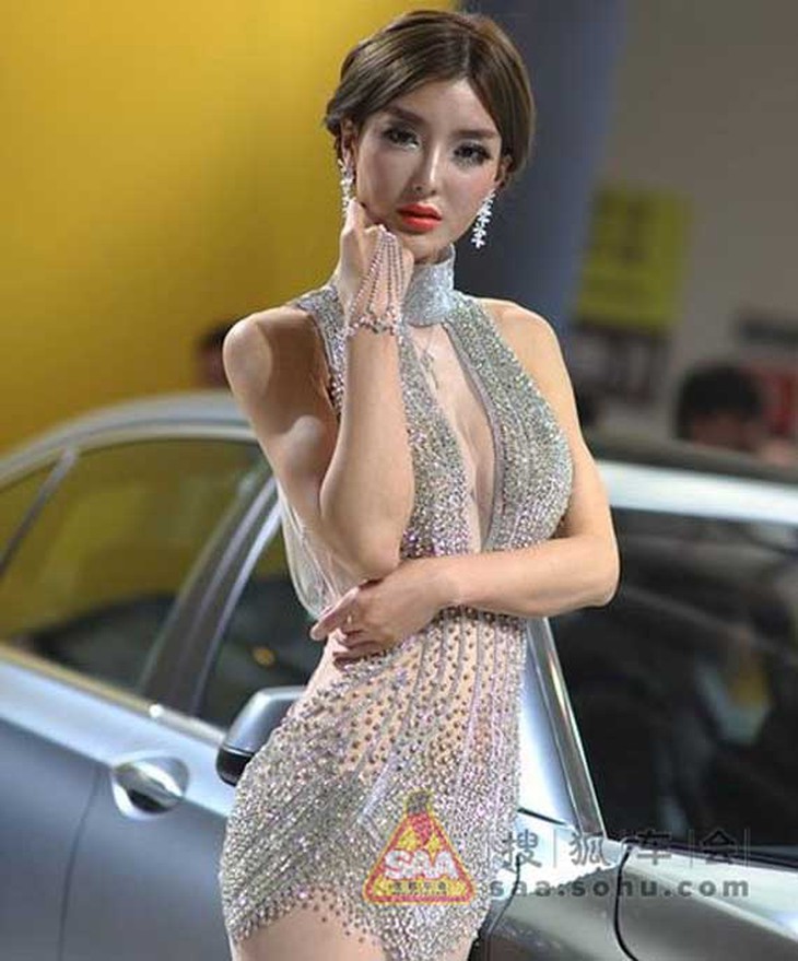 Rúng động vụ người mẫu lộ tin nhắn bán dâm hơn 100 triệu