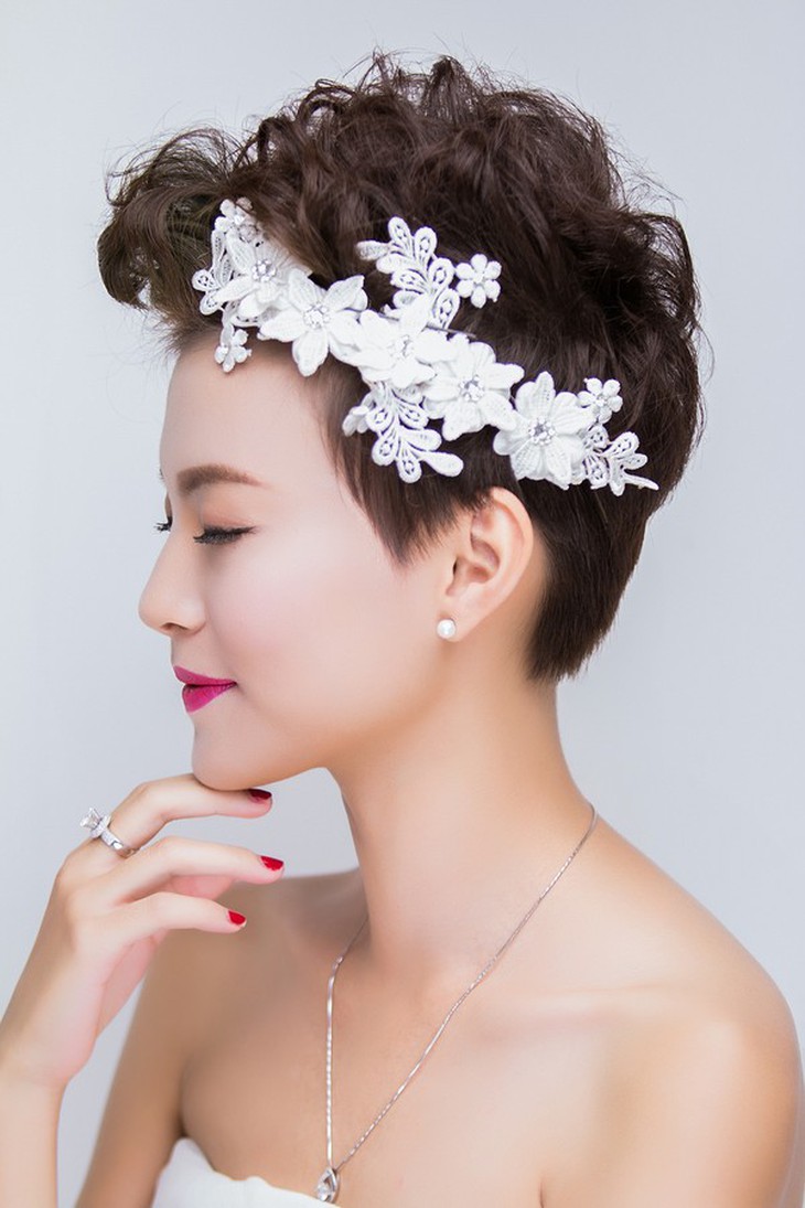 3 kiểu tóc dịu dàng mà vẫn đẹp khó cưỡng cho cô dâu tóc ngắn 4