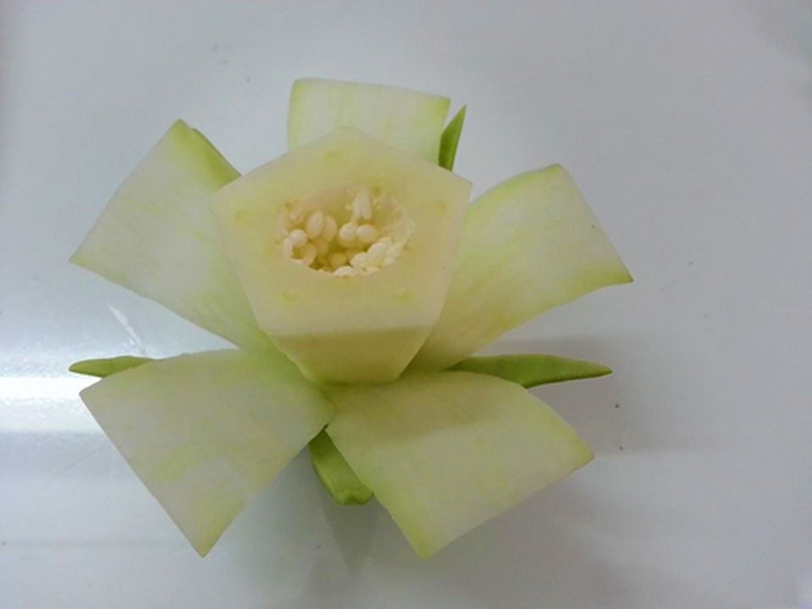 Tự tay tỉa hoa hồng siêu đẹp từ quả đu đủ - 5