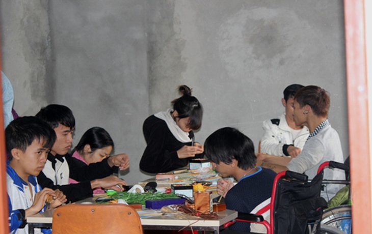 Cô gái xương thủy tinh thành giám đốc nhờ tiền lì xì - Ảnh 5