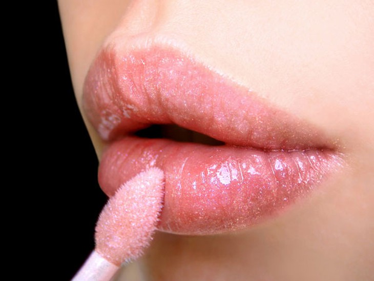lip-gloss-for-fair-skin-6623-1417320210.