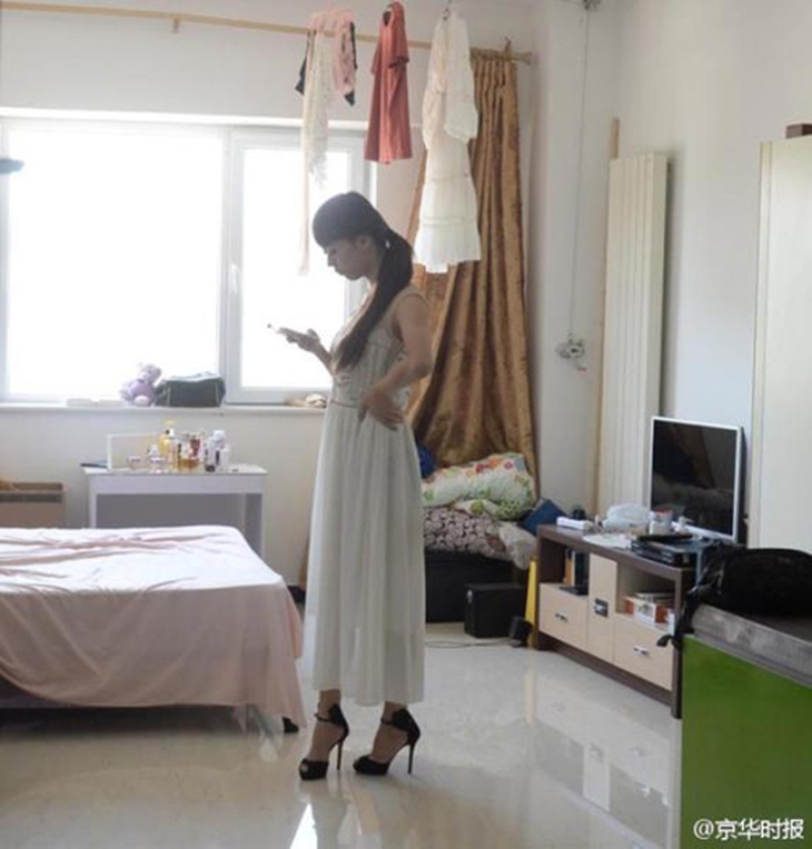Jiang kể rằng 5 tuổi, anh đã cảm nhận sự khác biệt giữa bản thân với những cậu bé khác. Anh không có chung sở thích với họ. Nhiều bạn bè trong lớp thường gọi Jiang là 