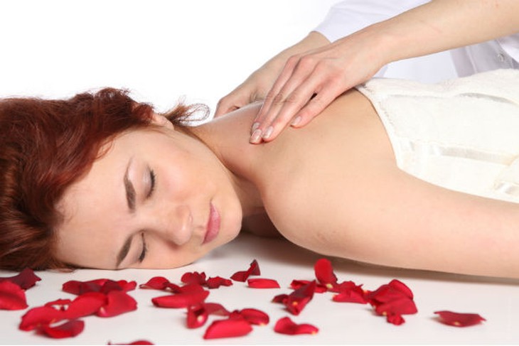 Tinh dầu dừa được sử dụng rộng rãi trong mát xa và spa