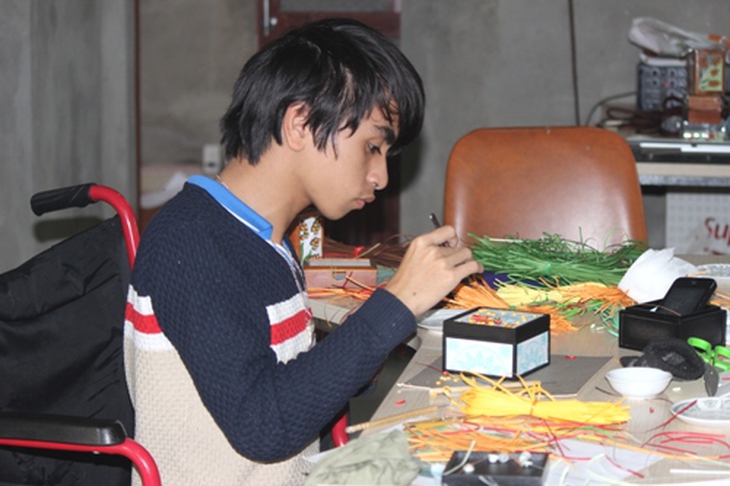 Cô gái xương thủy tinh thành giám đốc nhờ tiền lì xì - Ảnh 6