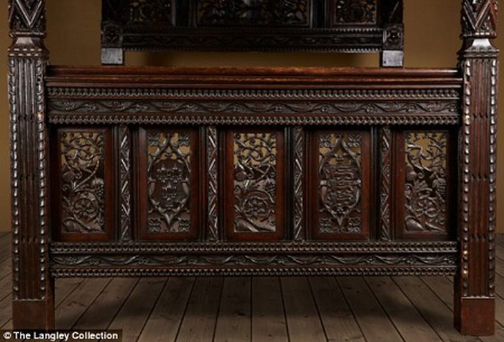 Chiếc giường cổ đã được chế tác sau khi vị vua đầu tiên của triều đại Tudor kết hôn vào năm 1486.