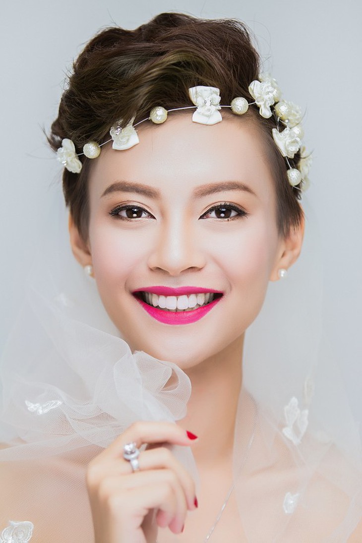 3 kiểu tóc dịu dàng mà vẫn đẹp khó cưỡng cho cô dâu tóc ngắn 7