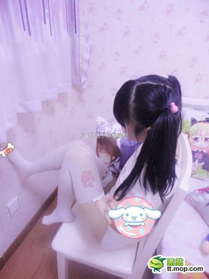 Choáng với loạt ảnh hở hang của học sinh tiểu học 7