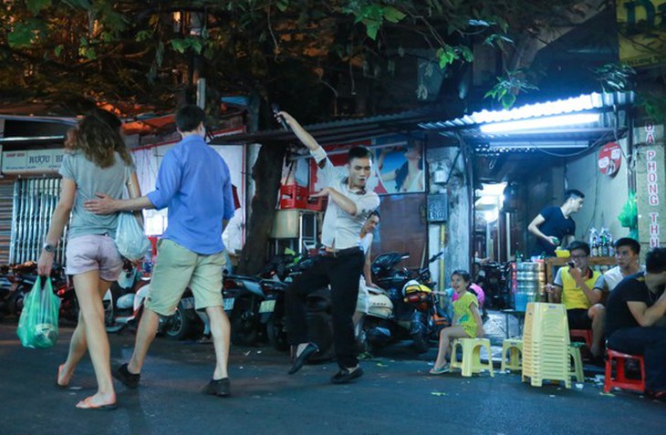 Cuộc sống mưu sinh lề đường của “Thánh quẩy” gây sốt Vietnams Got Talent 6