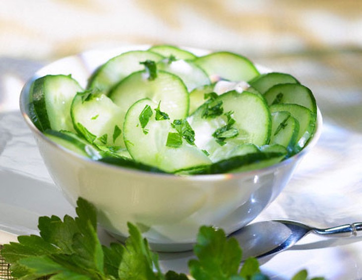 Lựa chọn những thực phẩm chứa nhiều nước là cách bổ sung nước tốt nhất cho cơ thể bạn. Ảnh minh họa