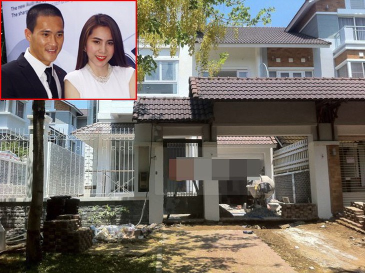 Đặc biệt thời gian gần đây, cặp đôi đang bận rộn xây căn biệt thự mới trị giá gần 10 tỷ ở quận 7, TP.HCM. Cũng giống như Hồ Ngọc Hà – Cường Đô La, trải qua nhiều sóng gió, người hâm mộ mong ngóng ữ ca sĩ Chàng trai tháng 12 mặc áo cưới nhân dịp có tổ ấm mới.