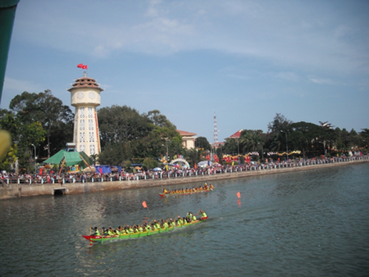 Các tay đua tranh tài trên sông Cà Ty(Phan Thiết)