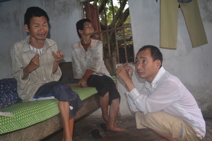 Đến sự ngây ngô đến thương tâm của ba số phận.