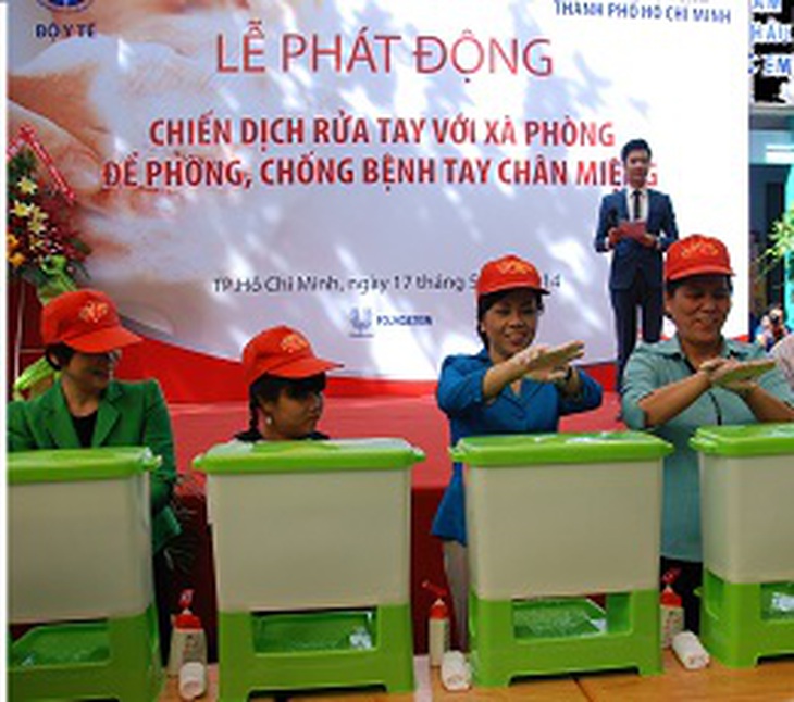 Bộ Trưởng Nguyễn thị kim tiến phát động chiến dịch và rửa tay cùng thầy trò trường Tiểu học Kỳ Đồng