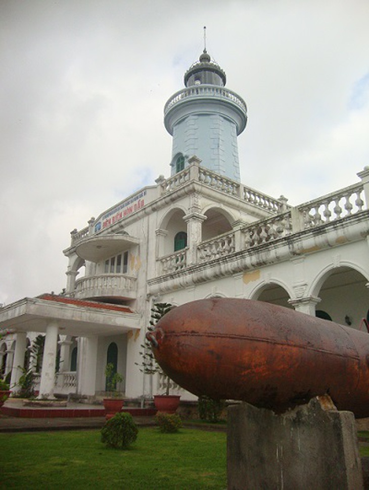Đèn biển và di tích lịch sử.