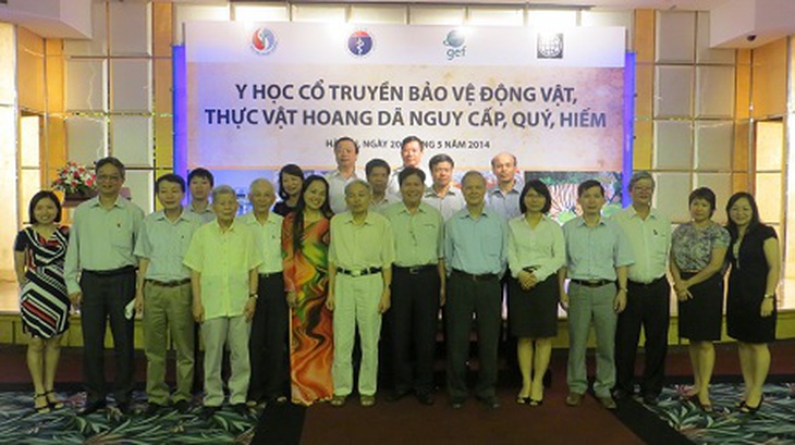 Các đại biểu tham dự hội thảo “Y học cổ truyền bảo vệ động vật, thực vật hoang dã nguy cấp, quý hiếm”.