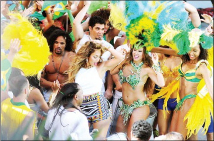 Cổ động viên Brazil luôn cuồng nhiệt và hấp dẫn.