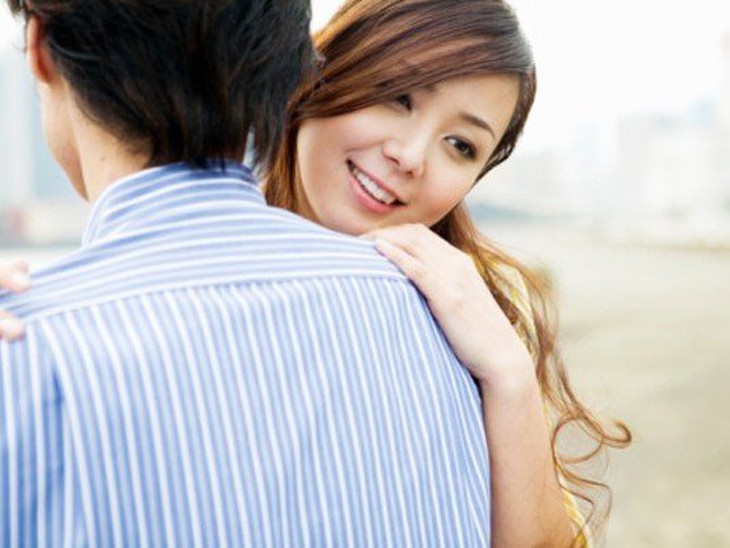 Chỉ tại tôi không đáp ứng được nhu cầu mà cô ấy đã phải tìm tới người khác. Ảnh minh họa