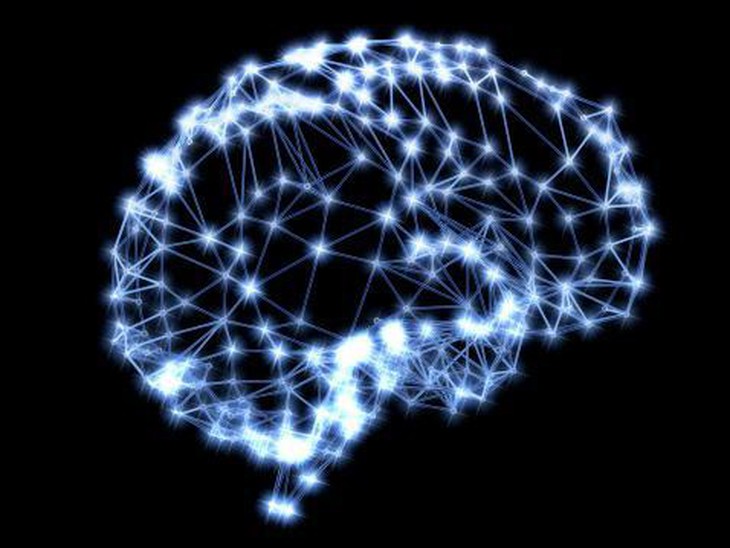 Nhôm tạo điều kiện thuận lợi cho các loại protein như amyloid tụ lại ở trong não, đây là đặc điểm chính của bệnh lý Alzheimer. Sự tích tụ này có thể phong tỏa các tín hiệu giữa các tế bào thần kinh hoặc dẫn đến những thay đổi phá hủy tế bào não.