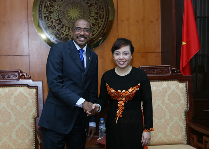 Phó Tổng thư ký Liên hợp quốc kiêm Giám đốc điều hành UNAIDS Michel Sidibe cuộc hội đàm với Bộ trưởng Bộ Y tế Nguyễn Thị Kim Tiến về phòng chống HIV/AIDS. Ảnh: Trần Minh.