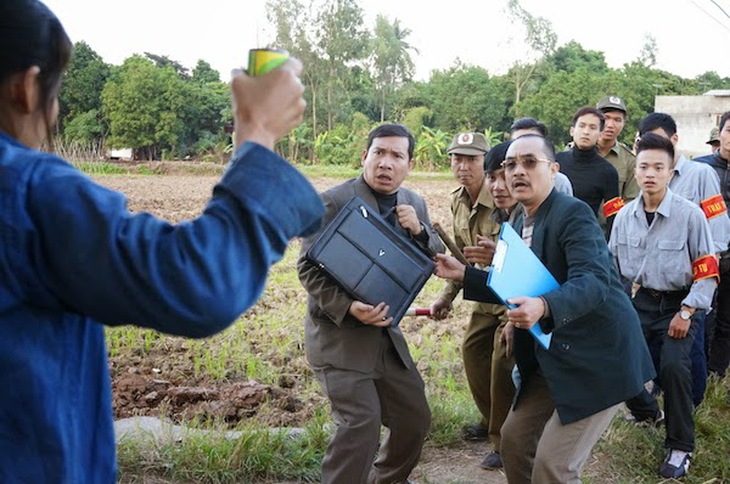 Cảnh trong phim Bão qua làng